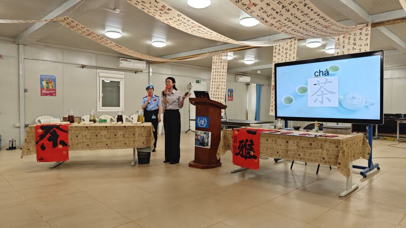 3马峥嵘院长在介绍茶的起源和种类.jpg